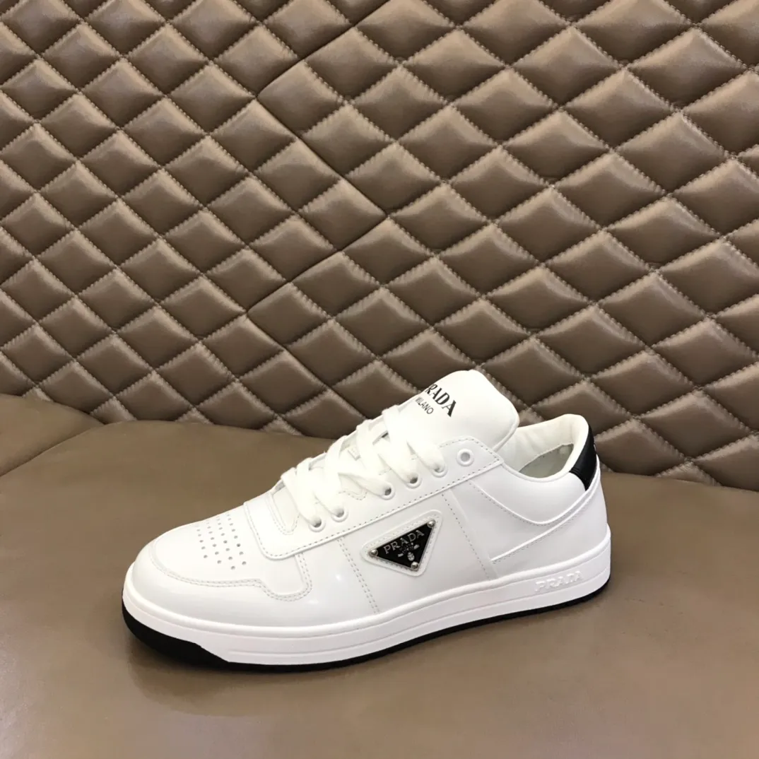 P380 Yuan 38-45 Prada Prada’s new men’s leather sports shoes, the highest version on the market, any comparison is welcome🆚! The original leather has excellent texture and is super high-end! Fetal sheep net lining imported from Italy, removable pad! Luxurious materials and fine workmanship, highly recommended!